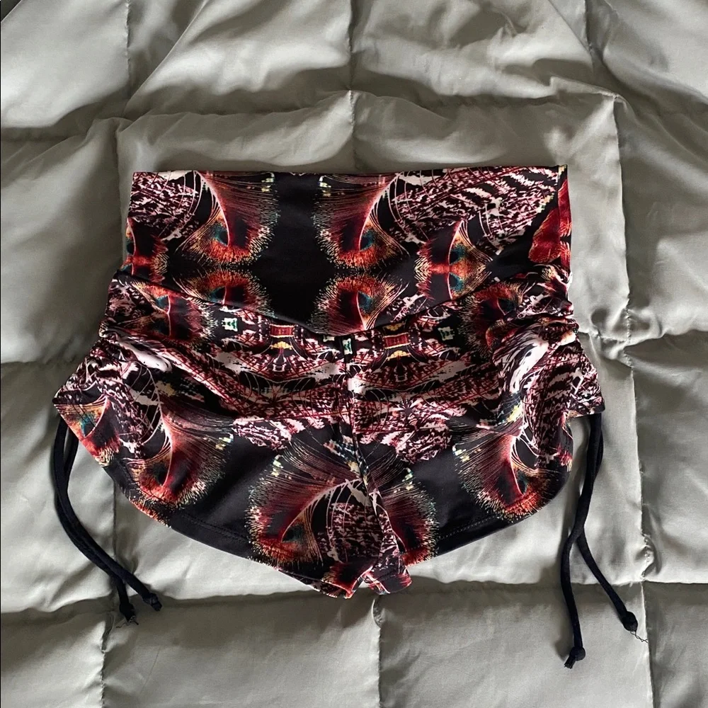 Psychedelic booty shorts - Picture 5 of 8